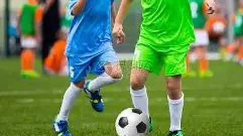 37岁张云龙西安亮相，湿发油腻、胡茬显眼、皮肤松弛皱纹多